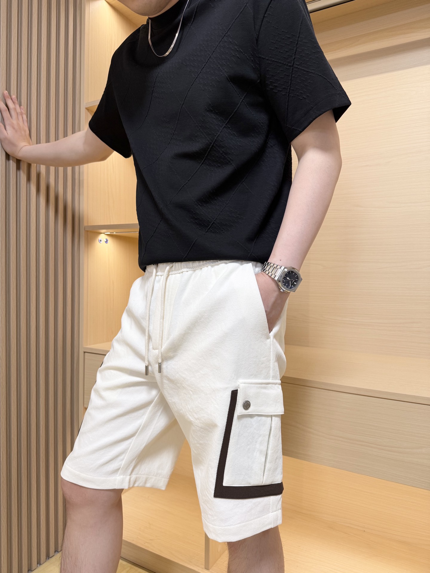 NO:140755,Hermes - the latest hot shorts in 2025 counters are shipped, and hot-selling items in European and American counters!  Selected Italian imported fine cotton   recycled fiber fabrics with simple and fashionable designs, customized hardware and unique contrasting webbing on both sides highlight fashion. You deserve it. Code M-3XL (model 180/140 wears L, with Hong Kong Lane Crawford gift box packaging), hermes, shorts, alexander wang19860909爱马仕-2025专柜最新爆款短裤咖色出货 欧美专柜热销单品！精选意大利进口精棉 再生纤维面料搭配简约时尚的设计,定制五金和两侧的独特撞色织带点缀彰显时尚 您值得拥有.码数M-3XL（模特180/140穿L,配香港连卡佛礼盒包装）,,hermes,shorts,alexander wang,Men's clothing