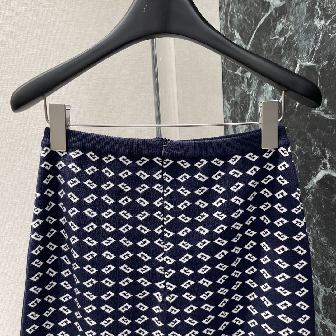 Quality Women’s Clothes with Packaging: GIVENCHY Summer Collection 2025 Highlights Digital Innovation - 图片 9