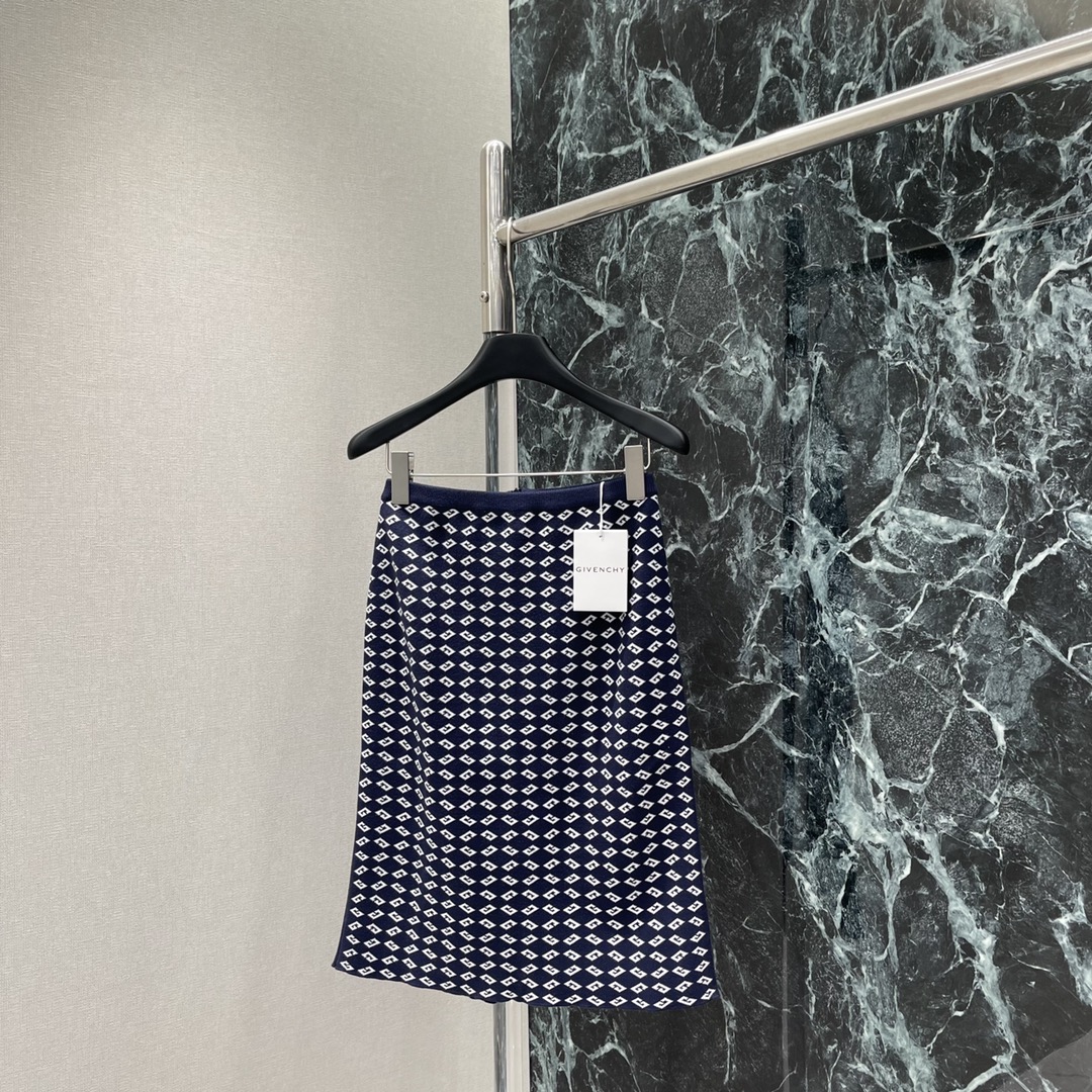 Quality Women’s Clothes with Packaging: GIVENCHY Summer Collection 2025 Highlights Digital Innovation - 图片 8