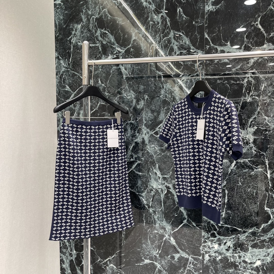 Quality Women’s Clothes with Packaging: GIVENCHY Summer Collection 2025 Highlights Digital Innovation - 图片 2