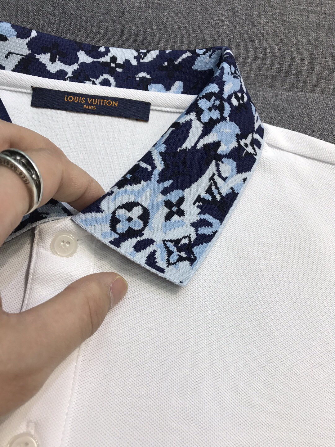 【新品】V登家族男士珠地网眼棉翻领马球POLO衫,香港洋行渠道货,重磅高端臻品,高奢品鉴白金级单品,2