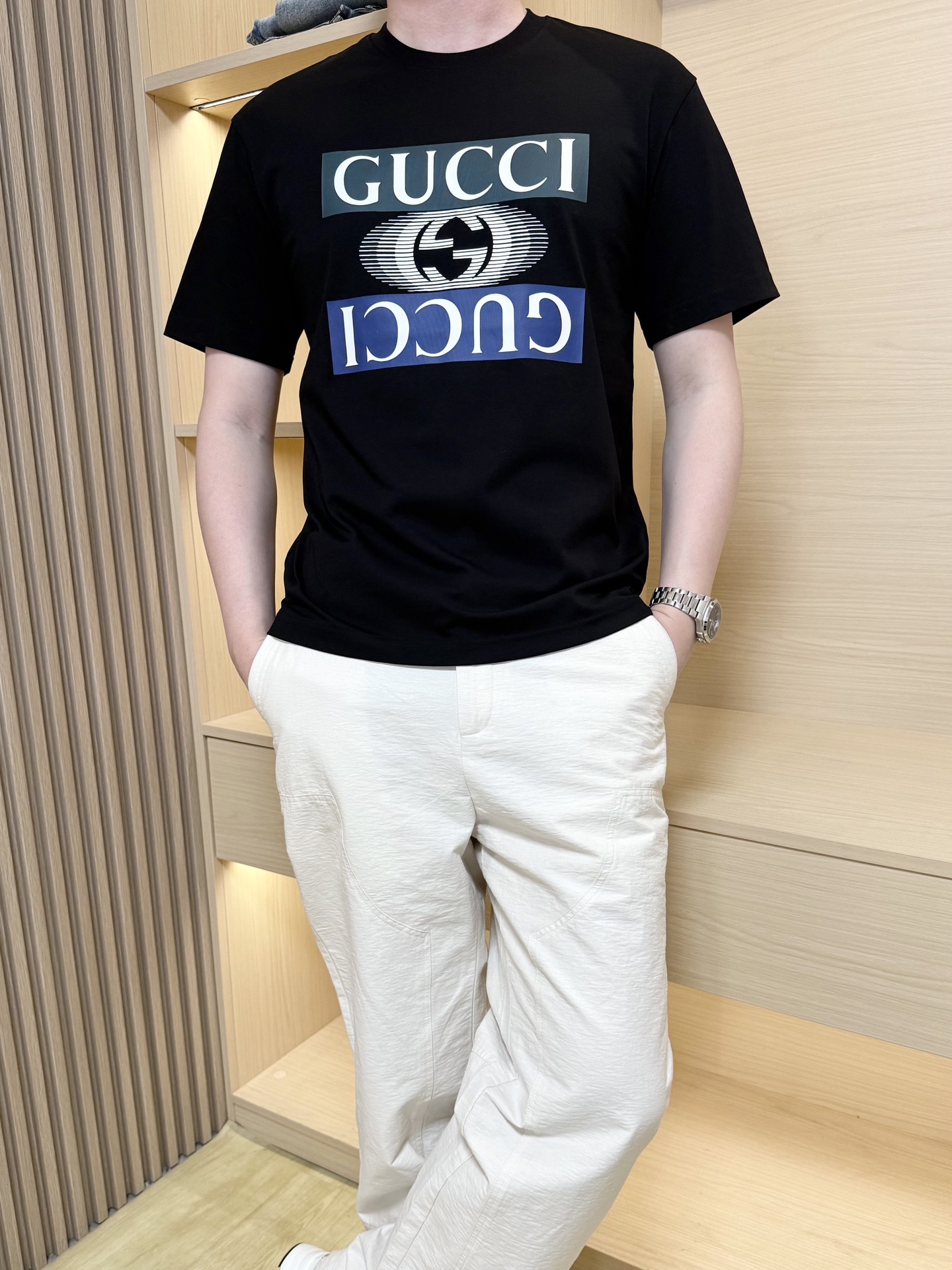 NO:140770,Guqi-2025 counter latest hot T-shirt shipment, hot-selling items in European and American counters!  Selected high-definition fine cotton fabrics imported from Italy with the latest design, the unique brand logo on the chest highlights the fashion, and the upper body effect can be seen. Code number XS-XL (with Hong Kong Lane Crawford gift box packaging), tees, t-shirt, alexander wang19860909古琦-2025专柜最新爆款t恤出货 欧美专柜热销单品！精选意大利进口高密精棉面料搭配最新的设计,胸前的独特品牌logo彰显时尚 上身效果看得见.码数XS-XL（配香港连卡佛礼盒包装）,,tees，t-shirt,alexander wang,Men's clothing