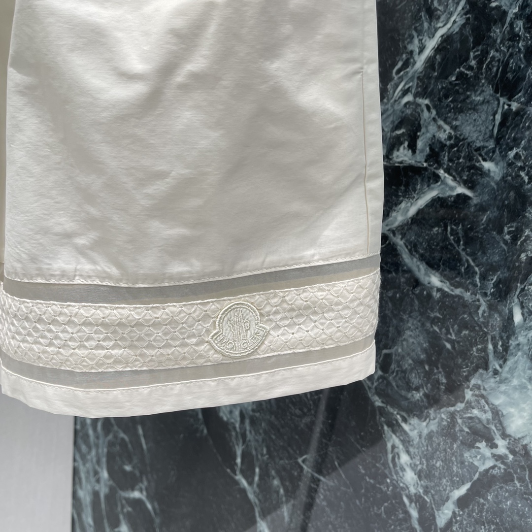 Stylish High-End Women’s Clothing Collection with 25-Year-Old Shorts and Coats - 图片 7