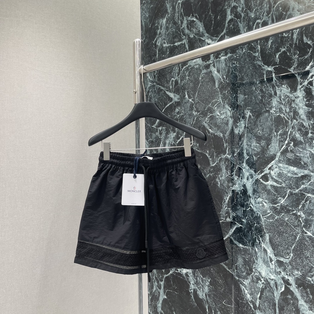 Stylish High-End Women’s Clothing Collection with 25-Year-Old Shorts and Coats - 图片 3