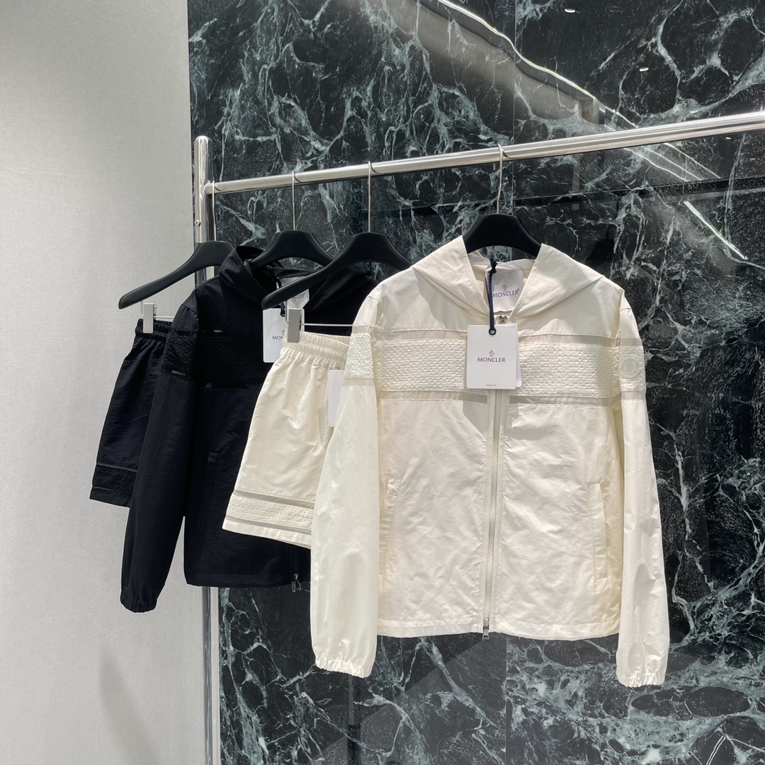 Stylish High-End Women’s Clothing Collection with 25-Year-Old Shorts and Coats - 图片 1