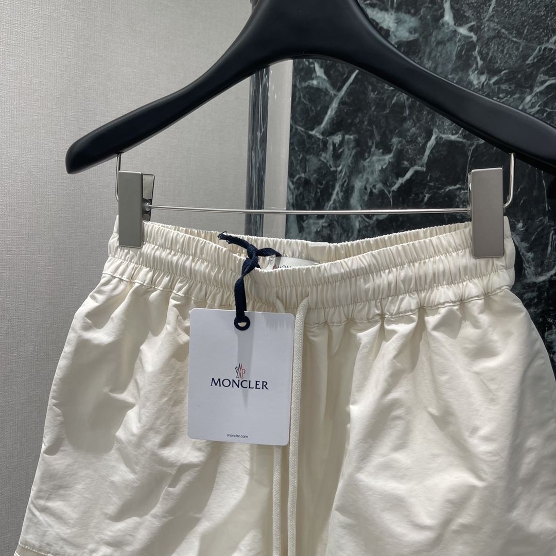 Stylish High-End Women’s Clothing Collection with 25-Year-Old Shorts and Coats - 图片 6