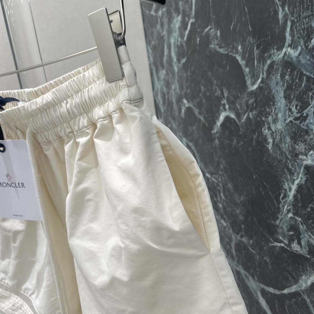 Stylish High-End Women’s Clothing Collection with 25-Year-Old Shorts and Coats - 图片 8