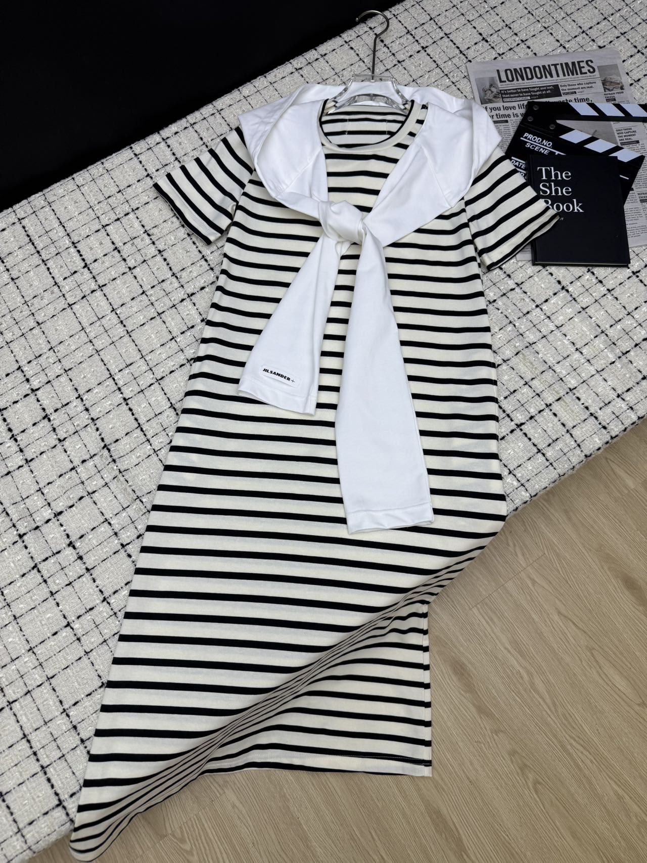 NO:327310,25 new style round neck striped dress, hat removal, can also be tied as a belt around the waist, full of design sense, customized fabric, recommended single-wear base, simple and elegant design, the style is just right, easy to hide the flesh and make you slim, two-color SMLXL, skirts, hats, alexander wang1986090925新款 圆领条纹连衣裙 帽子拆卸 也可系腰上当腰带 设计感满满 定制面料 单穿打底推荐 简洁大方设计 版型恰到好处轻松藏肉显瘦 两色SMLXL,,skirts,hats,alexander wang,Women's clothing