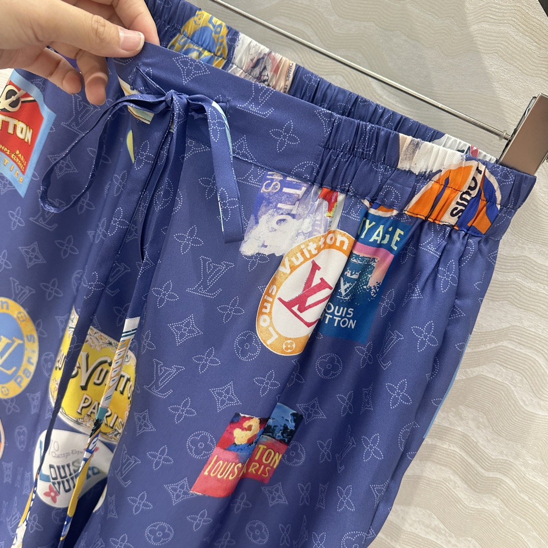 独家首发❤️原单品质💕lou神仙颜值的彩虹假日🌈系列经典MONOGRAM暗纹logo定位海报徽章印花印花