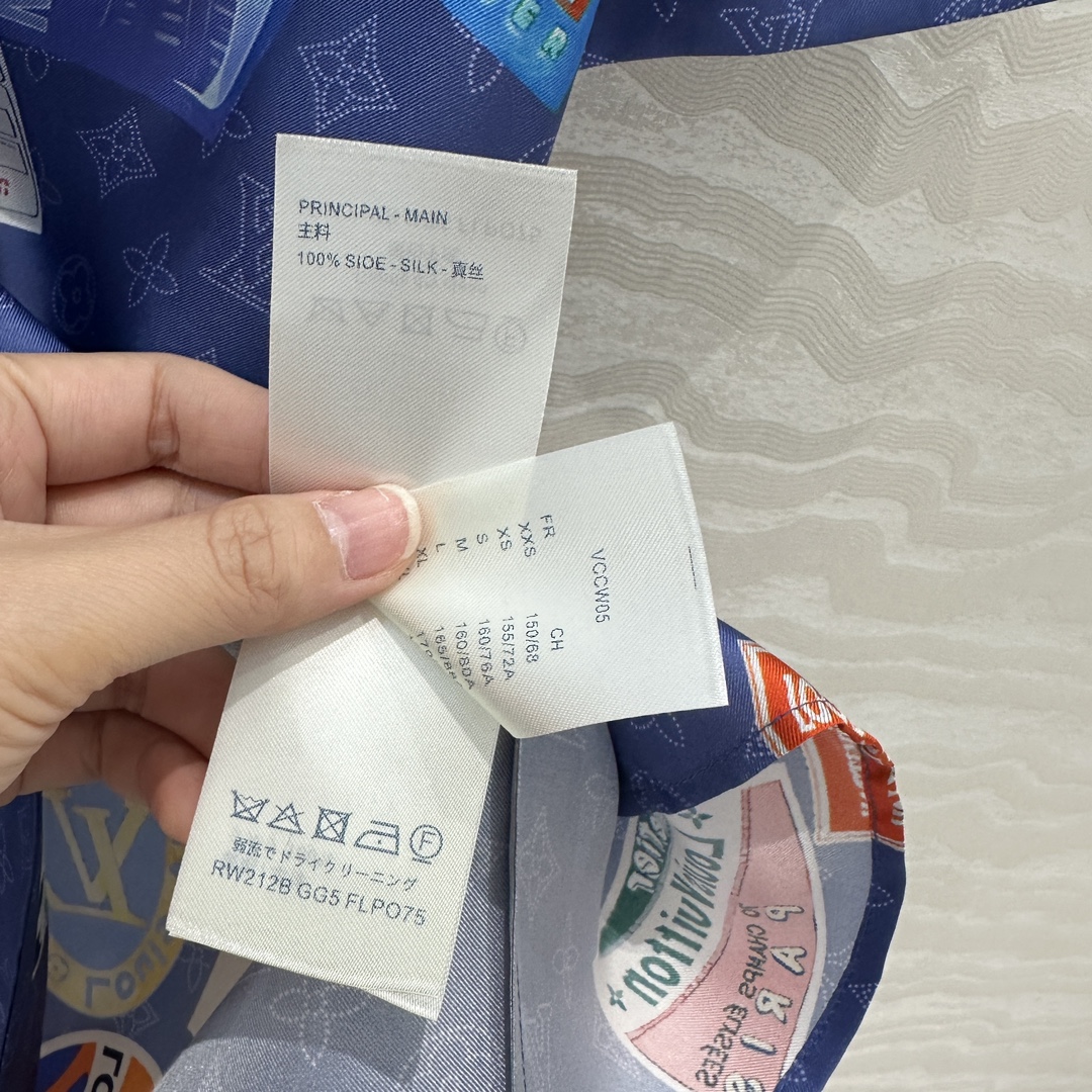 独家首发❤️原单品质💕lou神仙颜值的彩虹假日🌈系列经典MONOGRAM暗纹logo定位海报徽章印花印花