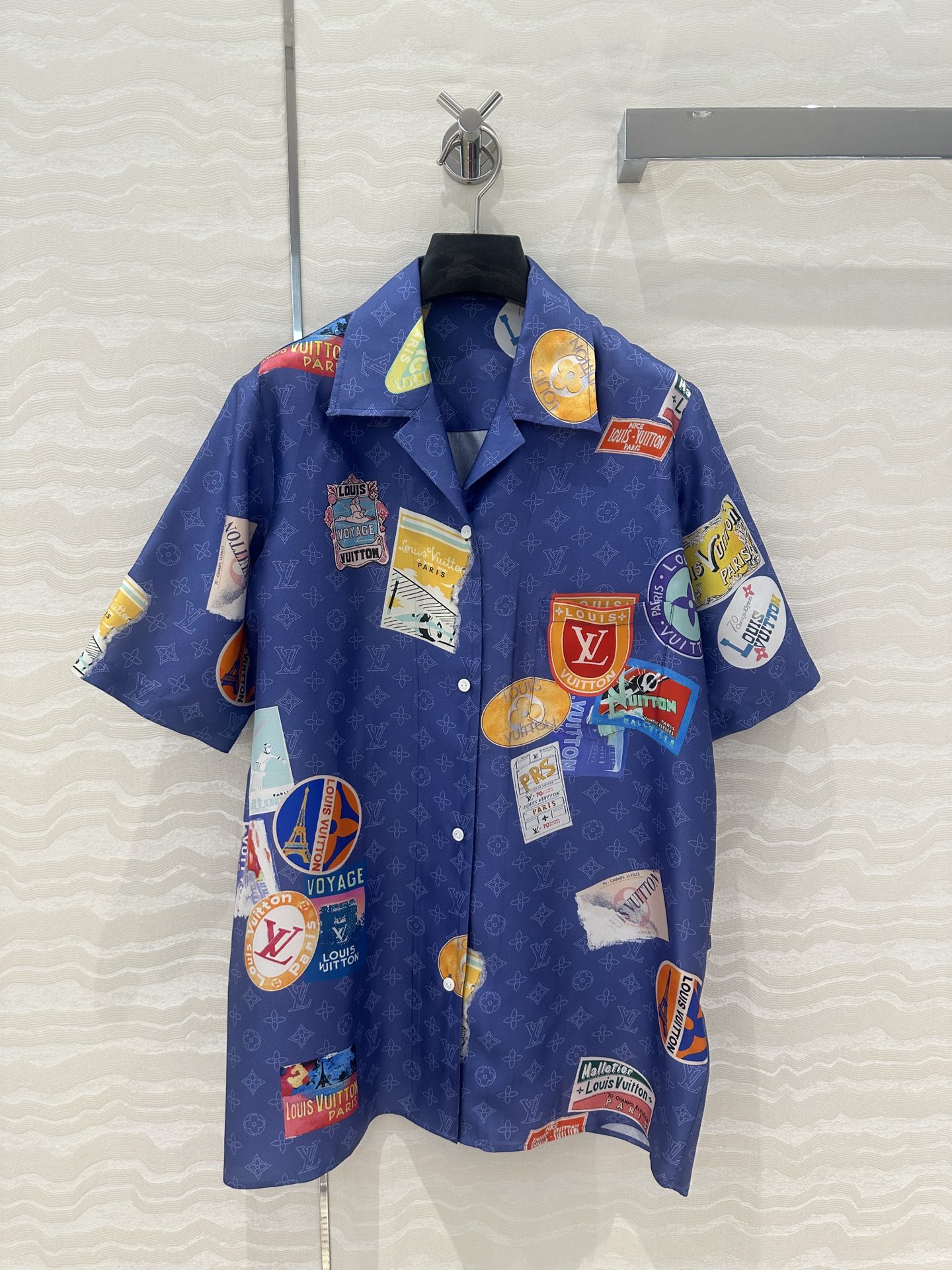 独家首发❤️原单品质💕lou神仙颜值的彩虹假日🌈系列经典MONOGRAM暗纹logo定位海报徽章印花印花