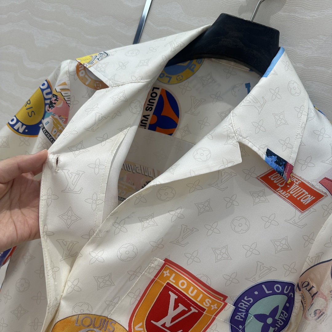 独家首发❤️原单品质💕lou神仙颜值的彩虹假日🌈系列经典MONOGRAM暗纹logo定位海报徽章印花印花