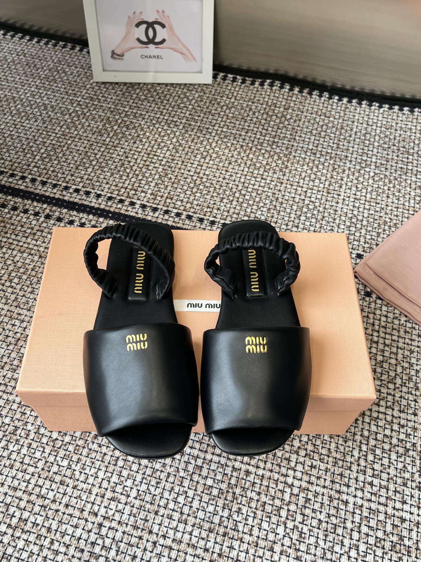 Miu Miu 2025 Show: Unique Colored Slippers with Premium Sheepskin, Sizes 35-40