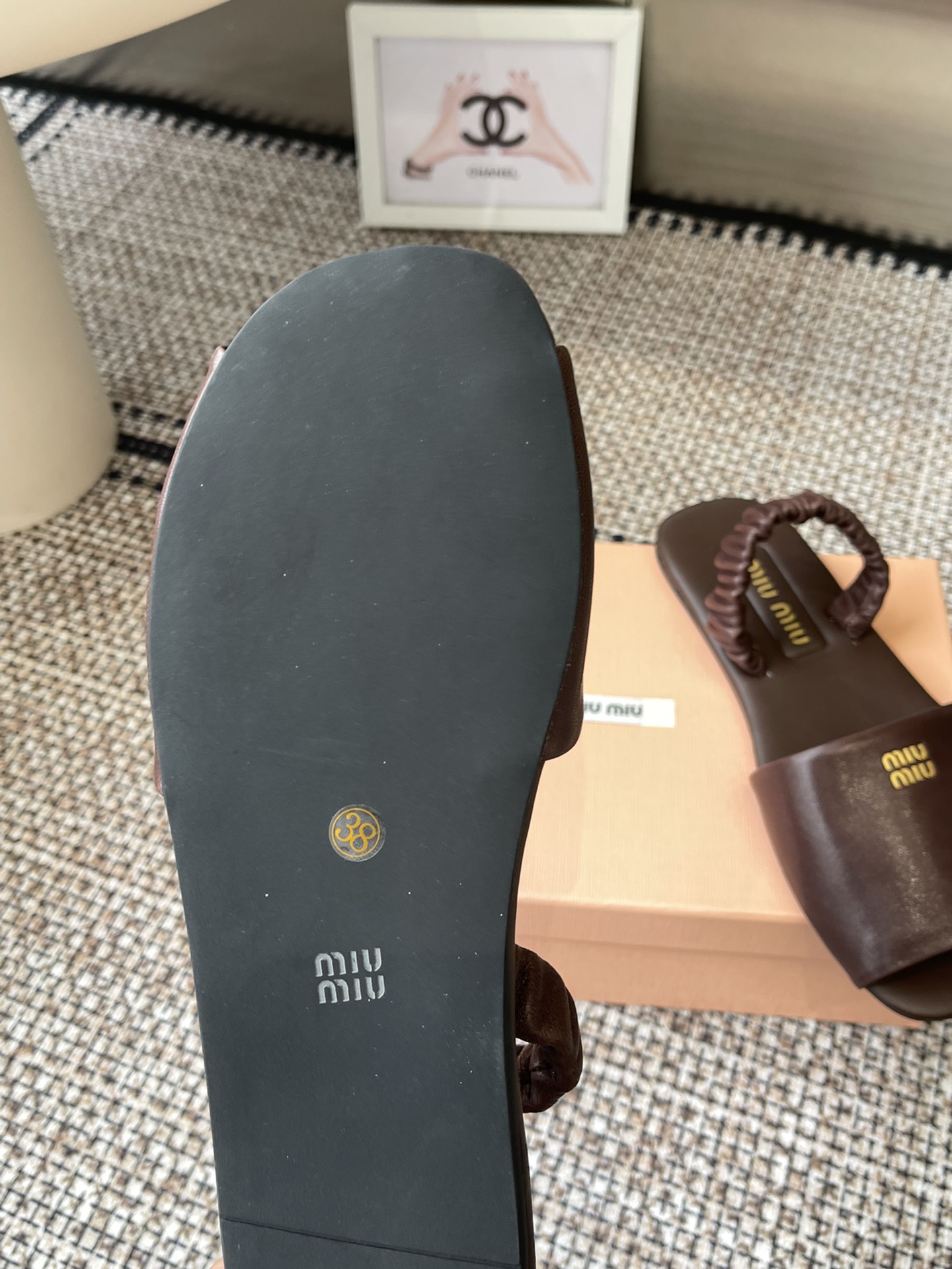 Miu Miu 25s Loose Slippers: High-Quality Sheepskin Design for 2025 Market - 图片 5