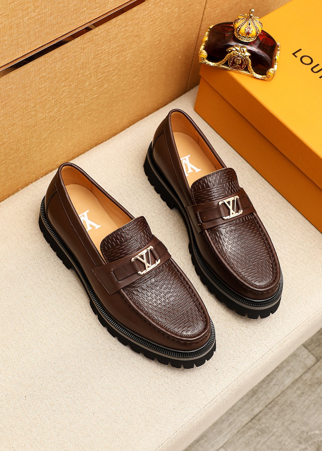 Louis Vuitton Luxury Loafers: Embossed Leather, Iconic Hardware, and Durable Soles 1 Louis Vuitton Luxury Loafers: Embossed Leather, Iconic Hardware, and Durable Soles