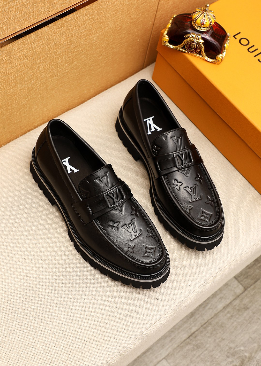 Louis Vuitton Leather Loafers with Embossed Detailing - Stylish and Comfortable 2 i1744686730 2369 0