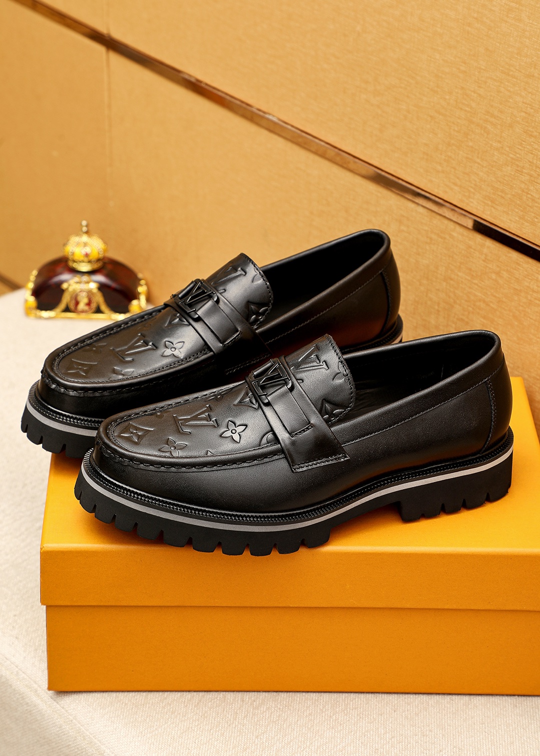 Louis Vuitton Leather Loafers with Embossed Detailing - Stylish and Comfortable 4 i1744686730 7493 2