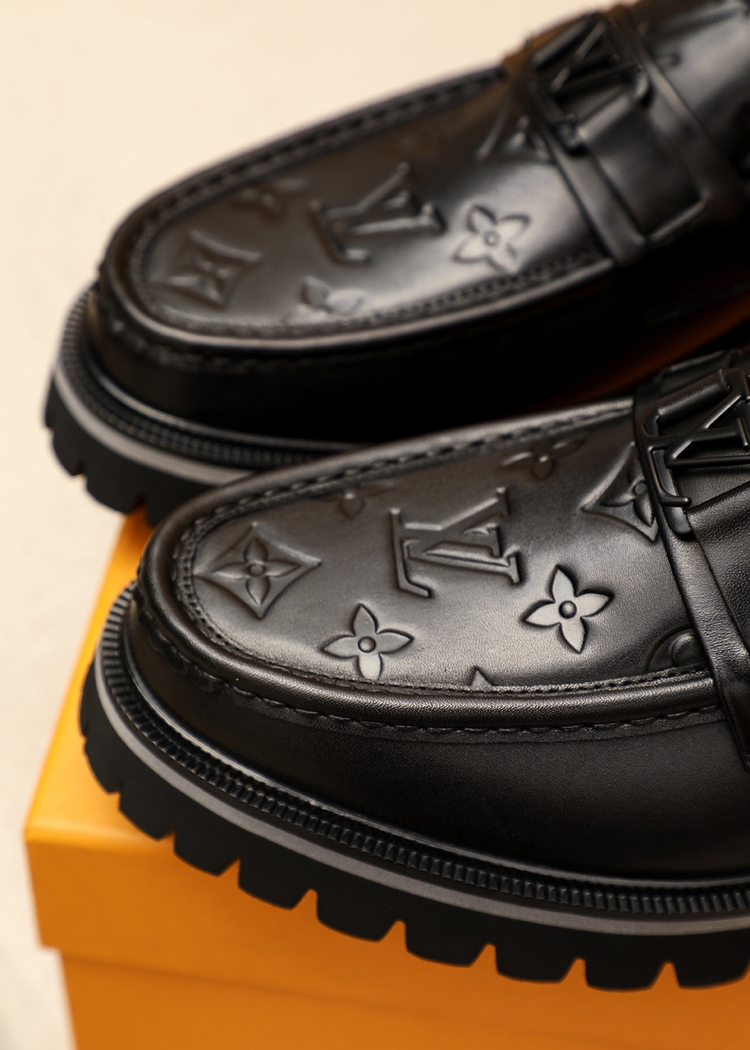 Louis Vuitton Leather Loafers with Embossed Detailing - Stylish and Comfortable 9 i1744686848 5551 0