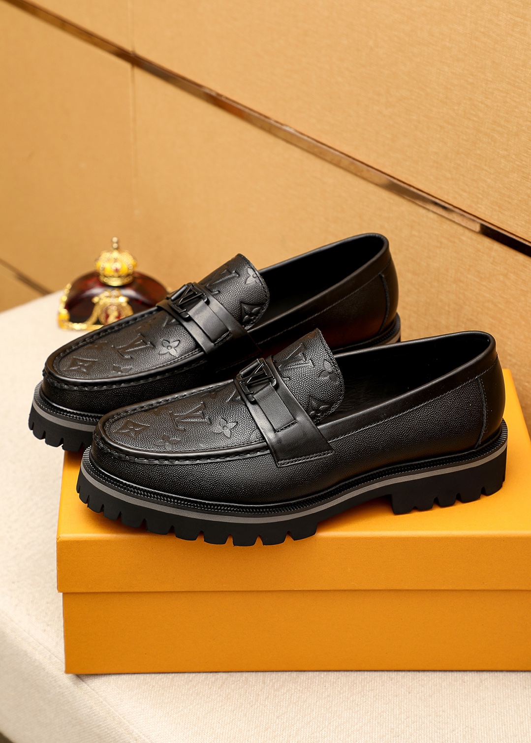 Louis Vuitton Leather Loafers Embossed Monogram, Size 38-44, Four Colors Available 4 i1744689535 1033 2
