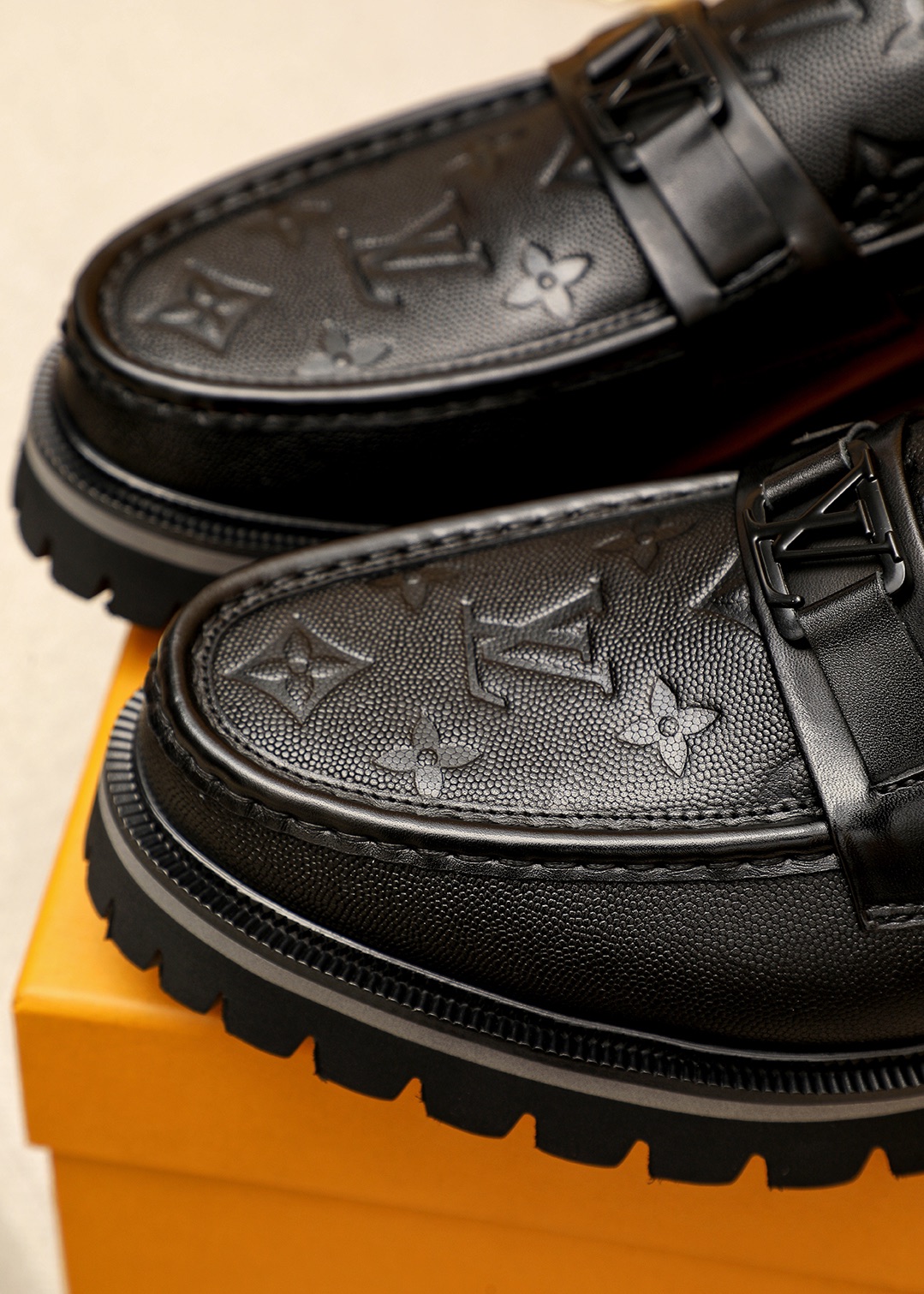 Louis Vuitton Leather Loafers Embossed Monogram, Size 38-44, Four Colors Available 8 i1744689535 5236 6