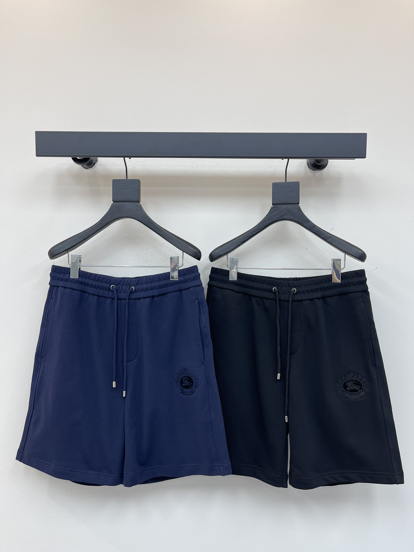 NO:327164,Burberr*25 spring and summer new war horse knight embroidered shorts, customized fabric, comfortable, soft and skin-friendly, and the upper body effect is casual and versatile!  Size S-XL, Burberry, shorts, alexander wang19860909Burberr*25春夏新款战马骑士刺绣短裤,定制面料,舒适柔软亲肤,上身效果休闲百搭！ 尺码S-XL,,burberry,shorts,alexander wang,Women's clothing