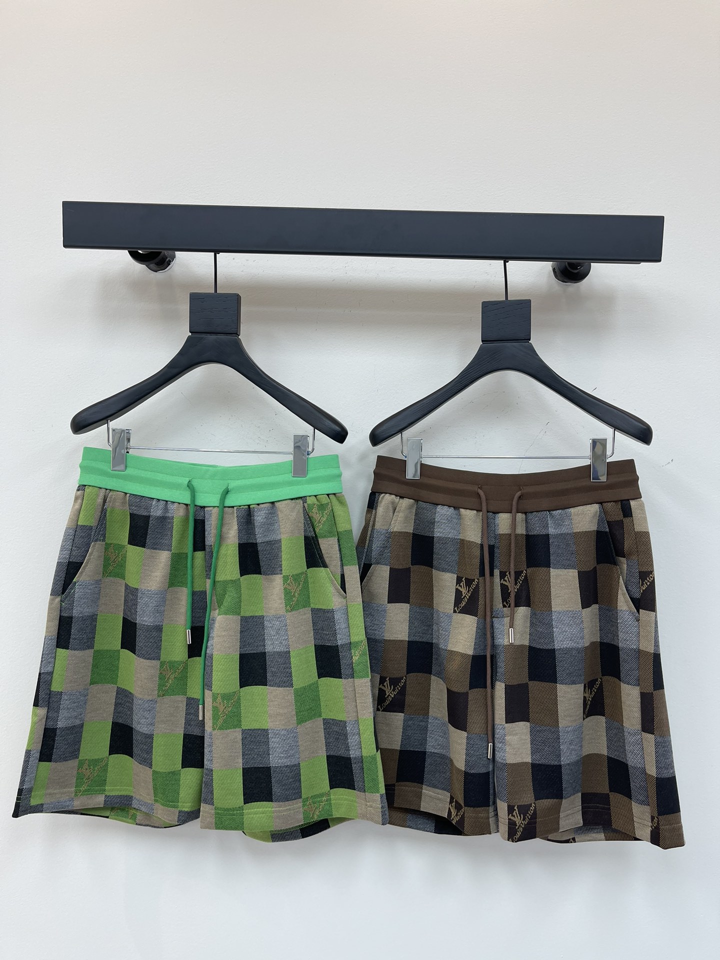 NO:327170,Louis Vuitto*25 spring and summer new jacquard letter checkerboard shorts, customized fabric, comfortable, soft and skin-friendly, and the upper body effect is casual and versatile!  Size S-XL, louis vuitton, shorts, alexander wang19860909Louis Vuitto*25春夏新款提花字母棋盘格短裤,定制面料,舒适柔软亲肤,上身效果休闲百搭！ 尺码S-XL,,louis vuitton,shorts,alexander wang,Women's clothing