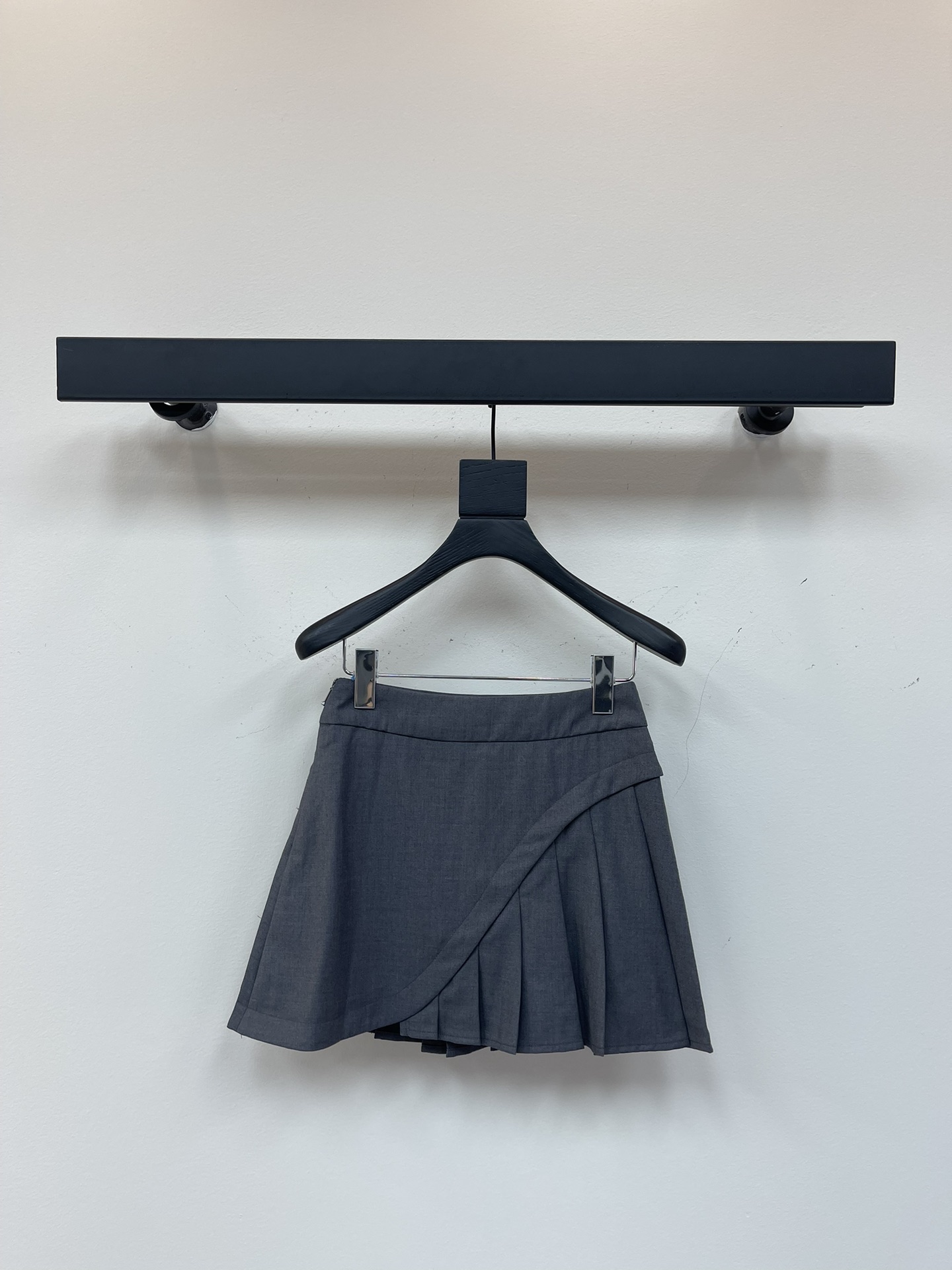 NO:500557,TB*25 new age-reducing college style irregular splicing and pleated skirt super rescue to modify your legs High waist design Heavy pleated splicing of the entire skirt Heavy fabric lining YB lining versatile style can be worn in all four seasons Size 0.1.2.3, skirts, alexander wang19860909TB*25新款减龄学院风不规则拼接压褶半裙超级拯救修饰你的腿型 高腰版型设计 整个裙摆重工百褶拼接 非常费面料 内衬YB里布 百搭款四个季节都可以穿 尺码0.1.2.3,,skirts,alexander wang,Women's clothing