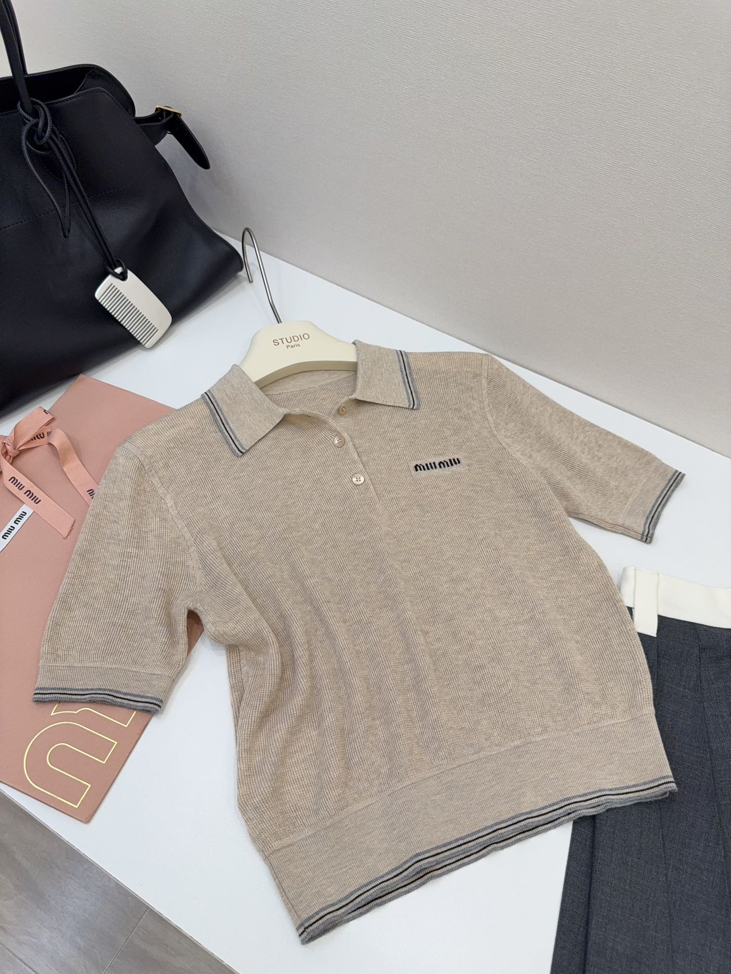 NO:423516,Good craftsmanship + good fabric, full of texture, visible to the naked eye!  Revealing a low-key luxury, casually matching, easy to control various occasions, you are the existence that cannot be ignored, alexander wang19860909好的工艺＋好的面料 质感满满,肉眼看得见的好！ 透露着低调的奢华感,随意搭配,轻松驾驭各种场合,你就是那个让人无法忽视的存在,,alexander wang,Women's clothing