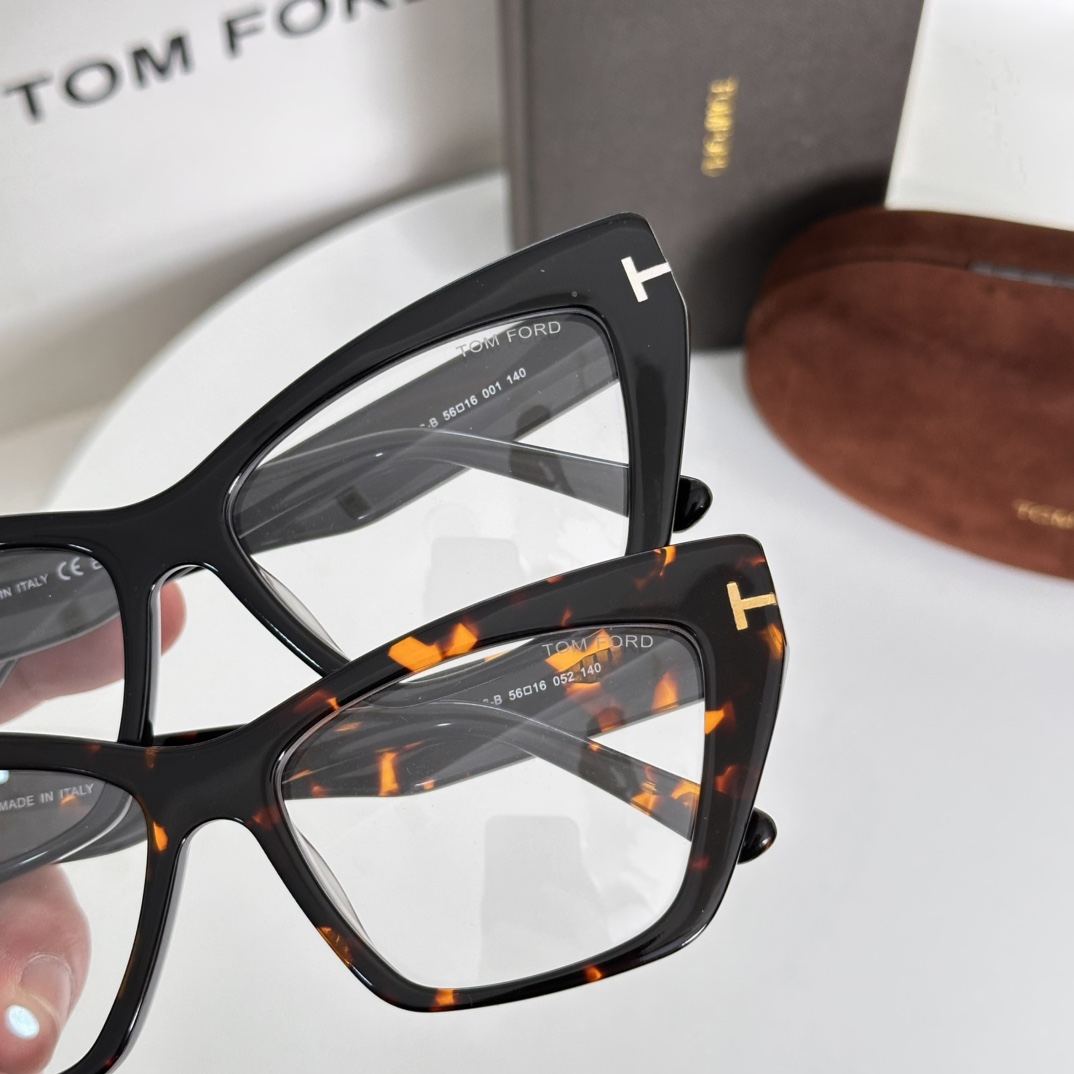  ‼️TOM FOR*官网原版一比一
汤姆福*ModelFT6026潮流时尚界的领军大牌牌，受很多时髦达