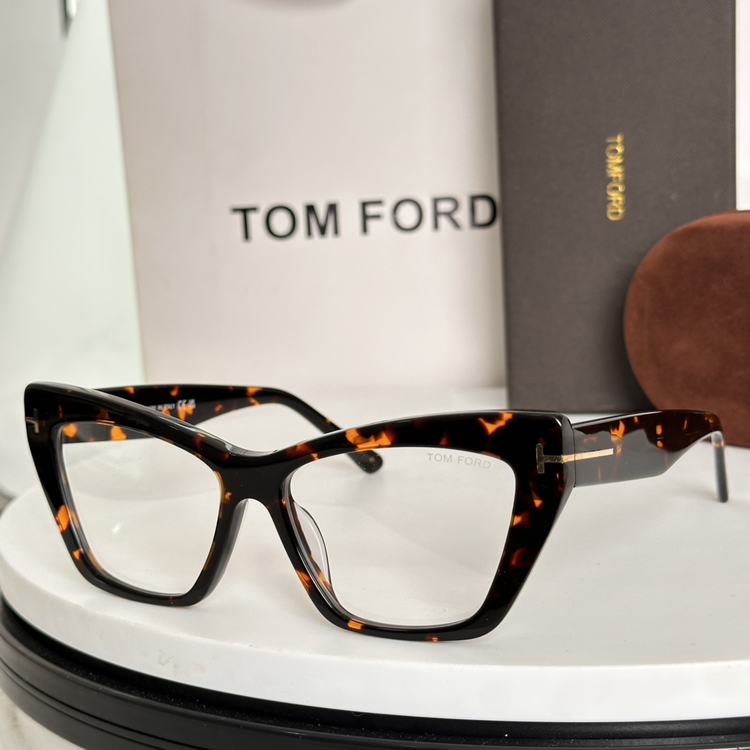  ‼️TOM FOR*官网原版一比一
汤姆福*ModelFT6026潮流时尚界的领军大牌牌，受很多时髦达