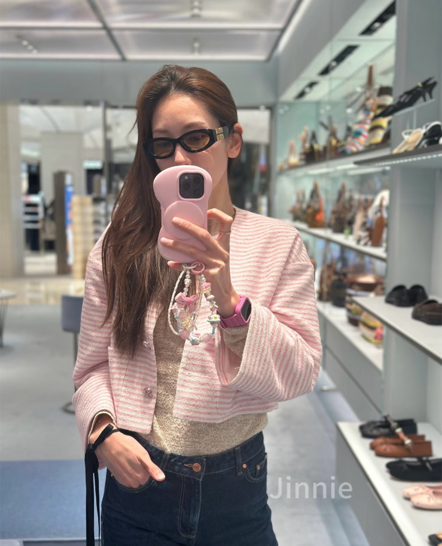  新色 高版大logo 非市面通货‼️‼️
MIUMIU墨镜可盐可甜！！！太喜欢了！！
美女子们怎么可以