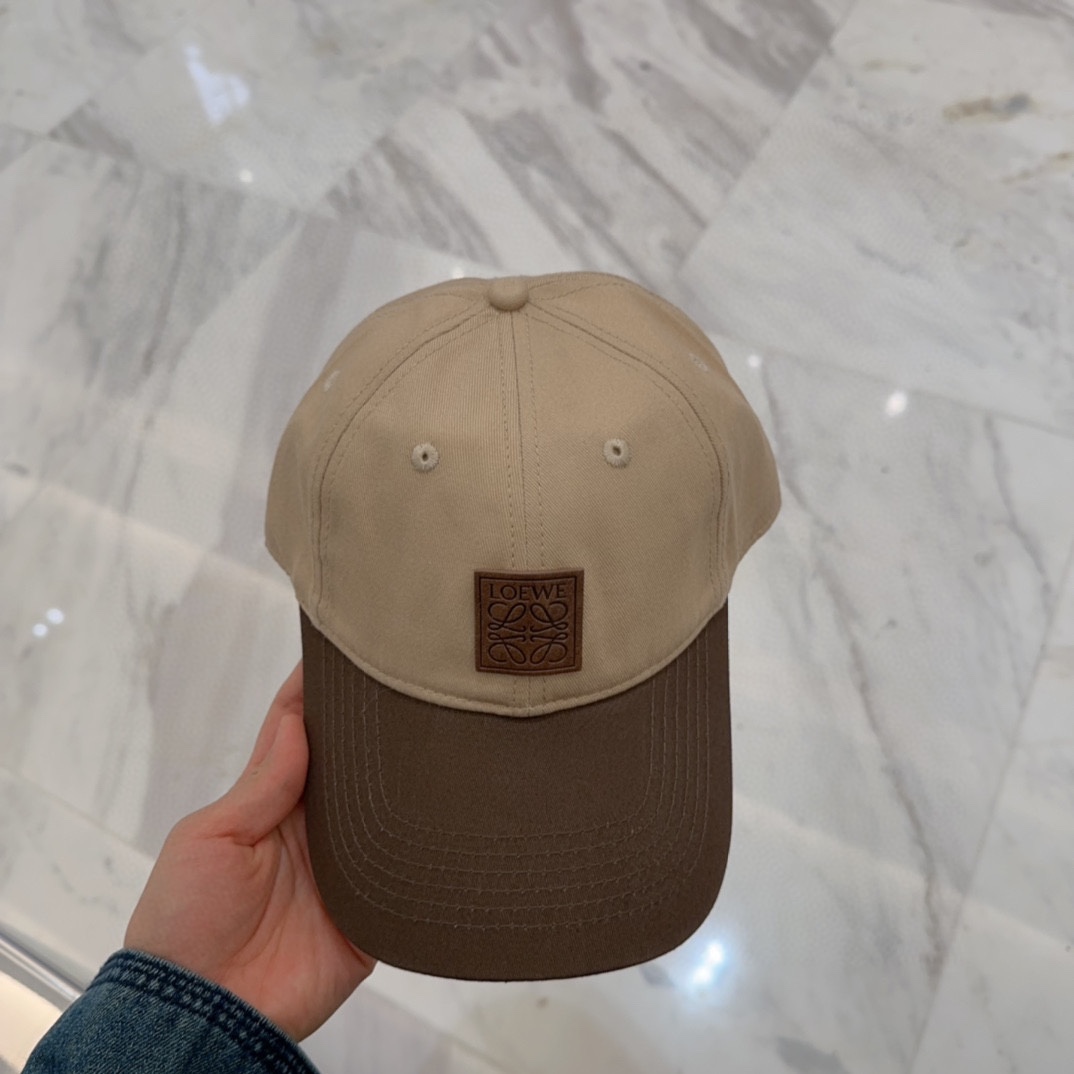 NO:228095,Loewe 25 spring and summer pure cotton baseball players are good-looking, and the four-season model that protects the sun and wind, and you won’t be able to hit the ball when you close your eyes!  The fabric is quite wide, the hat, straw hat, fisherman's hat, baseball hat, hat, loewe, loewe, espadrilles, hats19860909Loewe罗意威25春夏纯棉棒球们 颜值担当, 遮阳挡风的四季款,闭眼入 不会撞款喔！ 版型挺阔 面料很好喔帽子草帽渔夫帽棒球帽,帽子,loewe,loewe,espadrilles,hats,hat