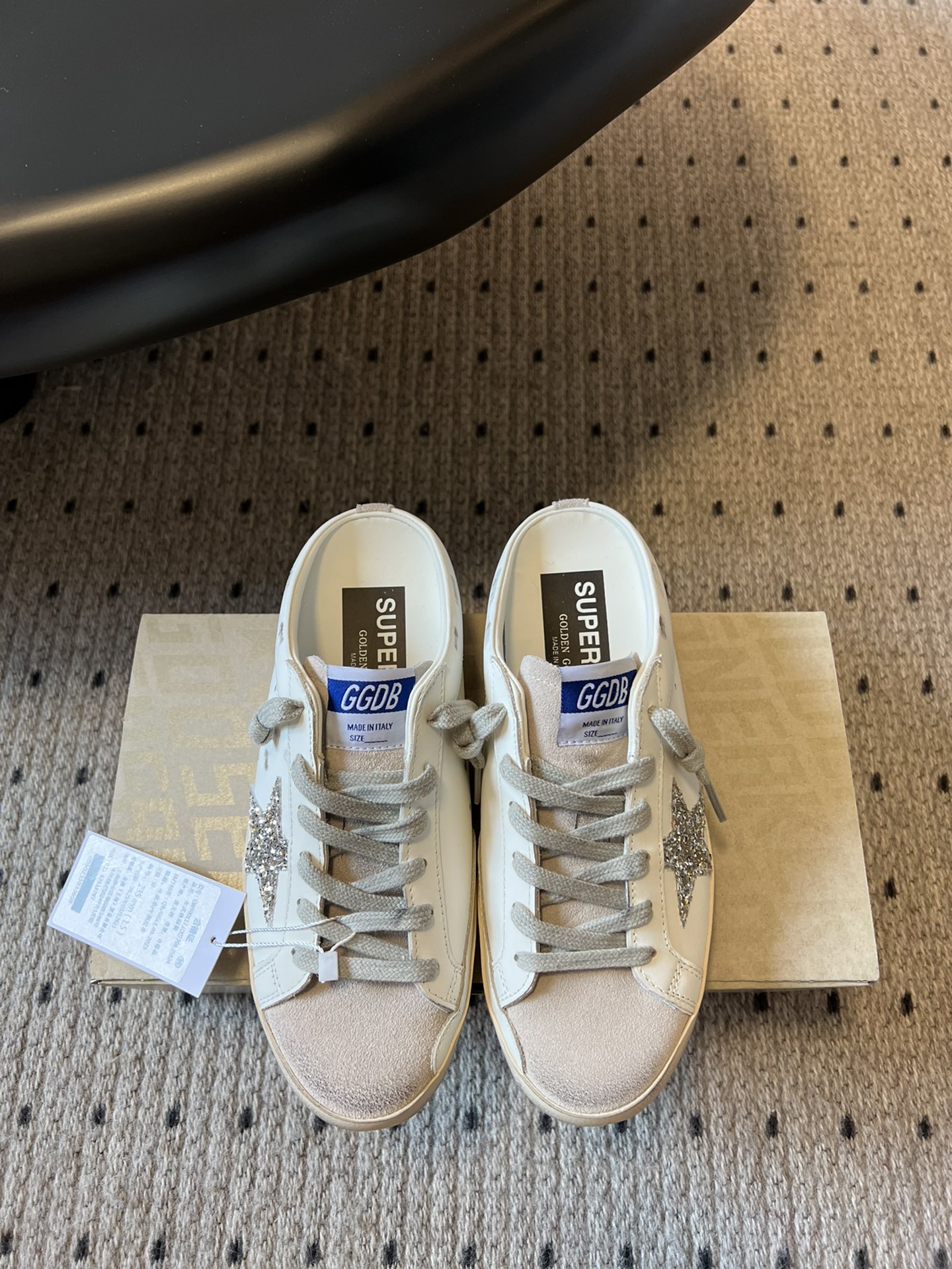 NO:255084,Top quality GGDB Golden Goos* 25ss small dirty shoes German training shoes ggdb classic couples small dirty shoes. To the point of being popular, white shoes, and various small dirty shoes are worn!  Celebrity private server demonstration × It’s so versatile!  No need to worry about washing shoes anymore!  Original custom cowhide (the essence of old making) inner towel   cowhide foot pad, original mold opening 3.5cm high-rise latex insole, irregular hand-polished torn upper, even the sole is polished and worn Size# women 35-40 (40 custom made without return), casual shoes/sports shoes, sneakers, cowhide19860909顶级品质 GGDB Golden Goos* 25ss 小脏鞋 德训鞋 ggdb经典情侣款小脏鞋 火红程度上怼小白鞋,下踩各类小脏鞋！ 明星私服上脚示范 ×就是这么百搭 ！再也不用担心洗鞋的问题啦！ 鞋面原版定制牛皮（做旧精髓所在）内里毛巾 牛皮垫脚,原版开模3.5cm内增高乳胶鞋垫 不规则手工打磨做破鞋面,就连鞋底也是打磨做旧的 Size#女35-40（40订做不退换）,休闲鞋/运动鞋,sneakers,cowhide,Women's Shoes