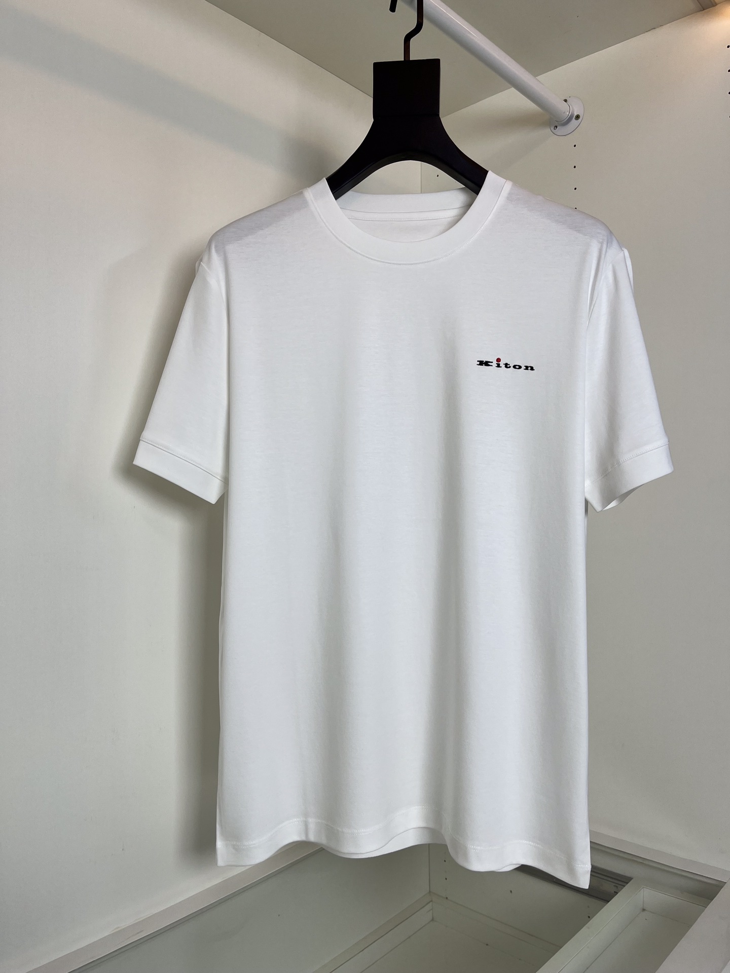   Kiton 老钱新贵推荐 他家西服 赋予穿着者难以名状的高贵精神 得以世界文明 对细节与面料的追求J