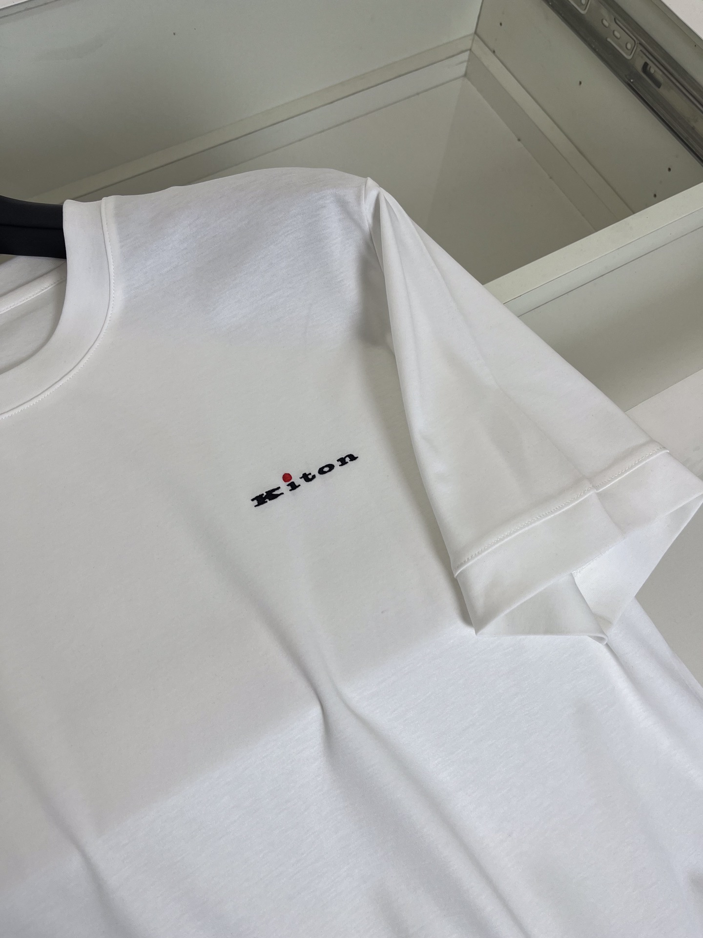  Kiton 老钱新贵推荐 他家西服 赋予穿着者难以名状的高贵精神 得以世界文明 对细节与面料的追求J