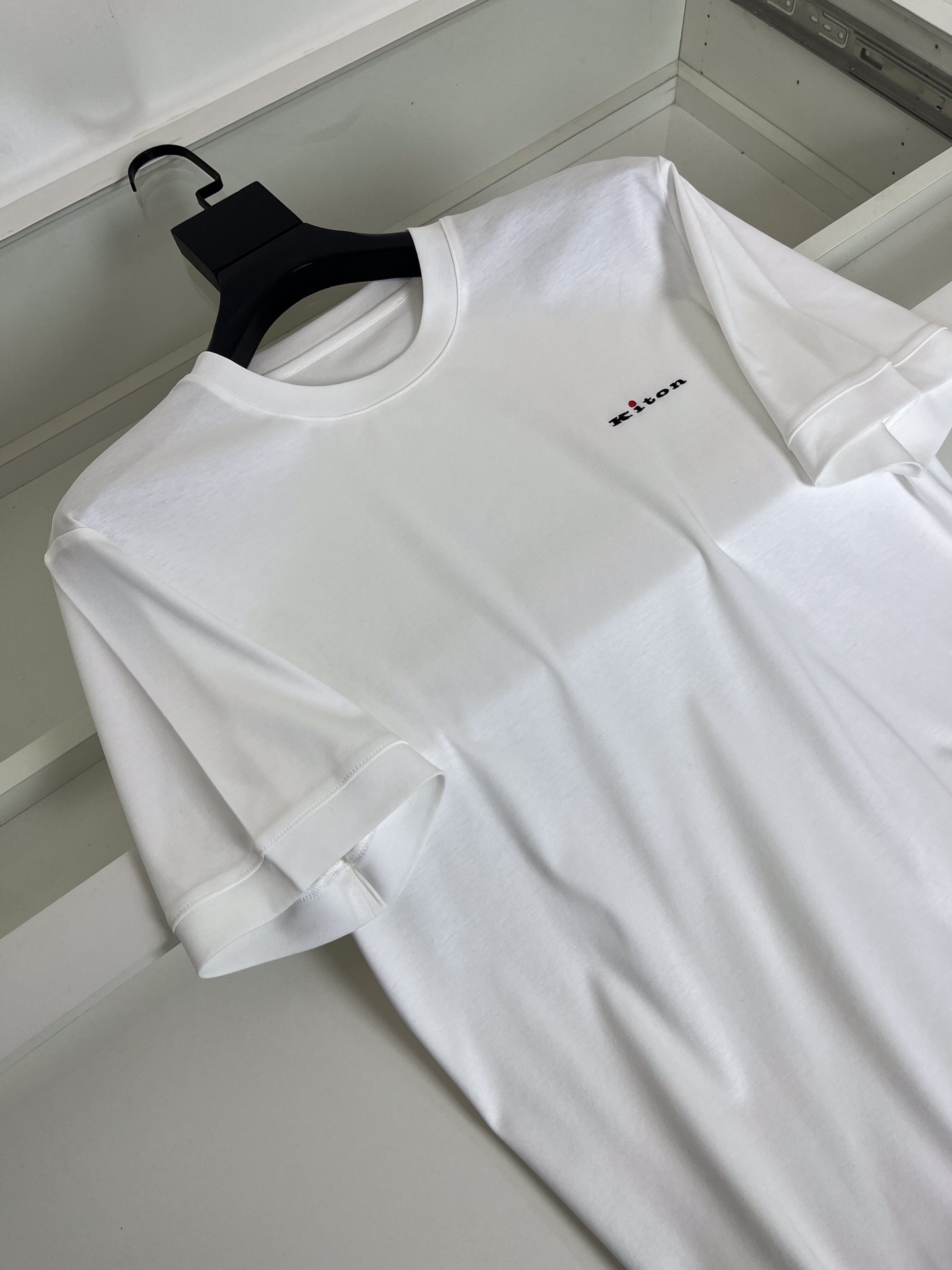   Kiton 老钱新贵推荐 他家西服 赋予穿着者难以名状的高贵精神 得以世界文明 对细节与面料的追求J