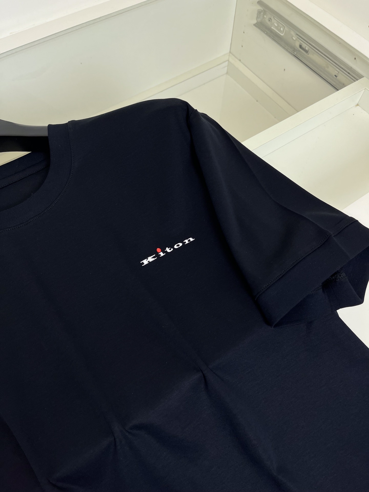   Kiton 老钱新贵推荐 他家西服 赋予穿着者难以名状的高贵精神 得以世界文明 对细节与面料的追求J