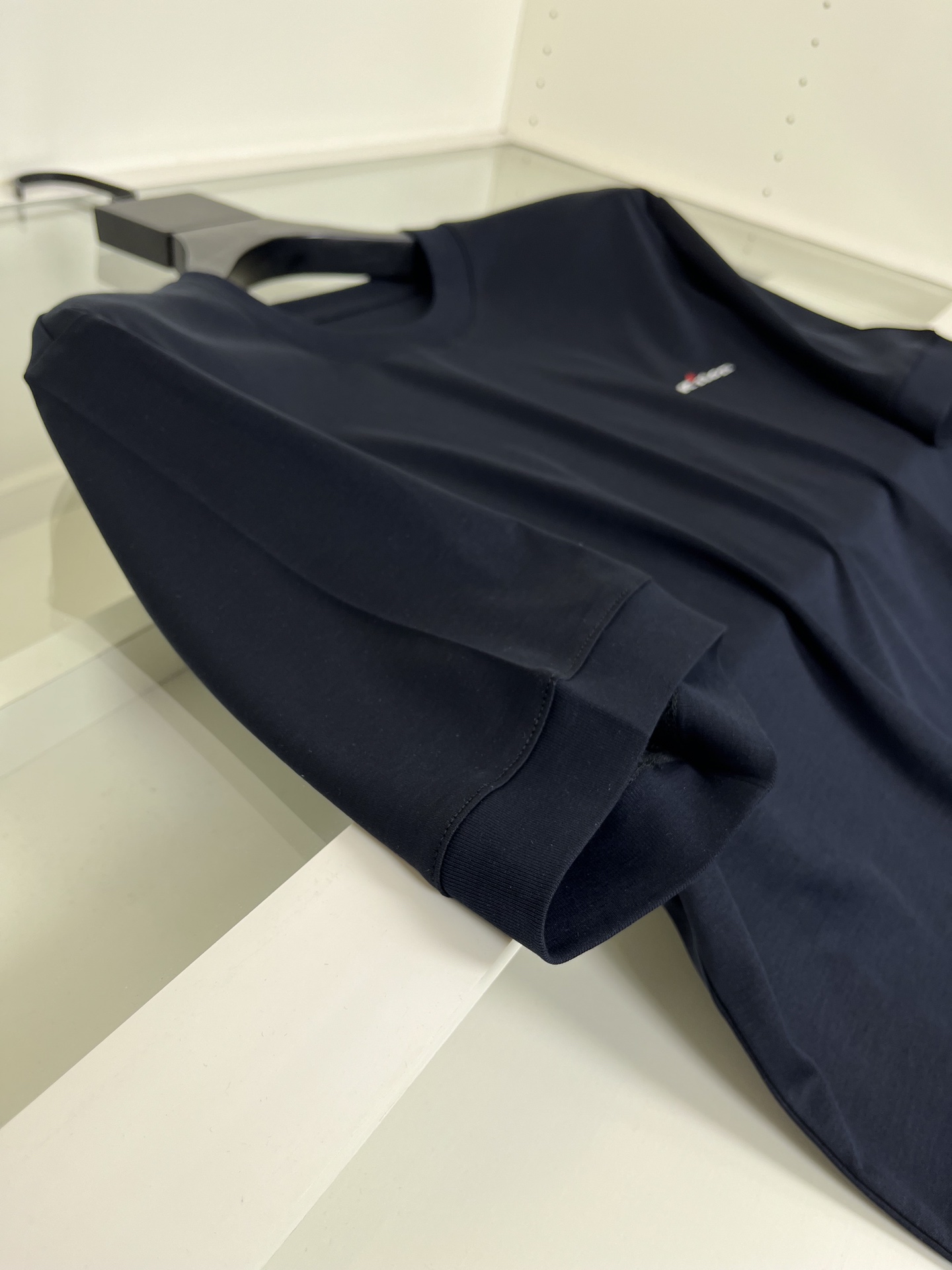   Kiton 老钱新贵推荐 他家西服 赋予穿着者难以名状的高贵精神 得以世界文明 对细节与面料的追求J