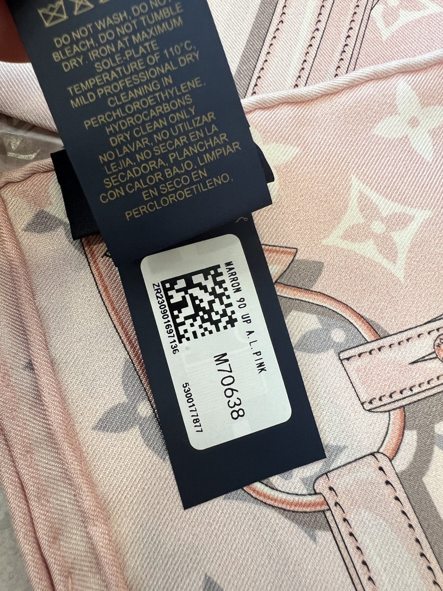 价格:(不含包装)𝐋𝐨𝐮𝐢𝐬 𝐕𝐮𝐢𝐭𝐭𝐨𝐧 《链条方巾》粉色水洗标编码M70638 同步正品货号Siz