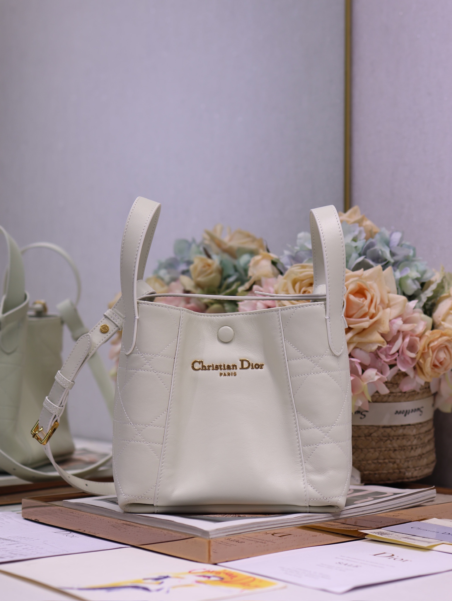 Christian Dior White Leather Small Signature Bucket Bag, 21 x 19 x 11 cm 1 i1744790756 2544 0