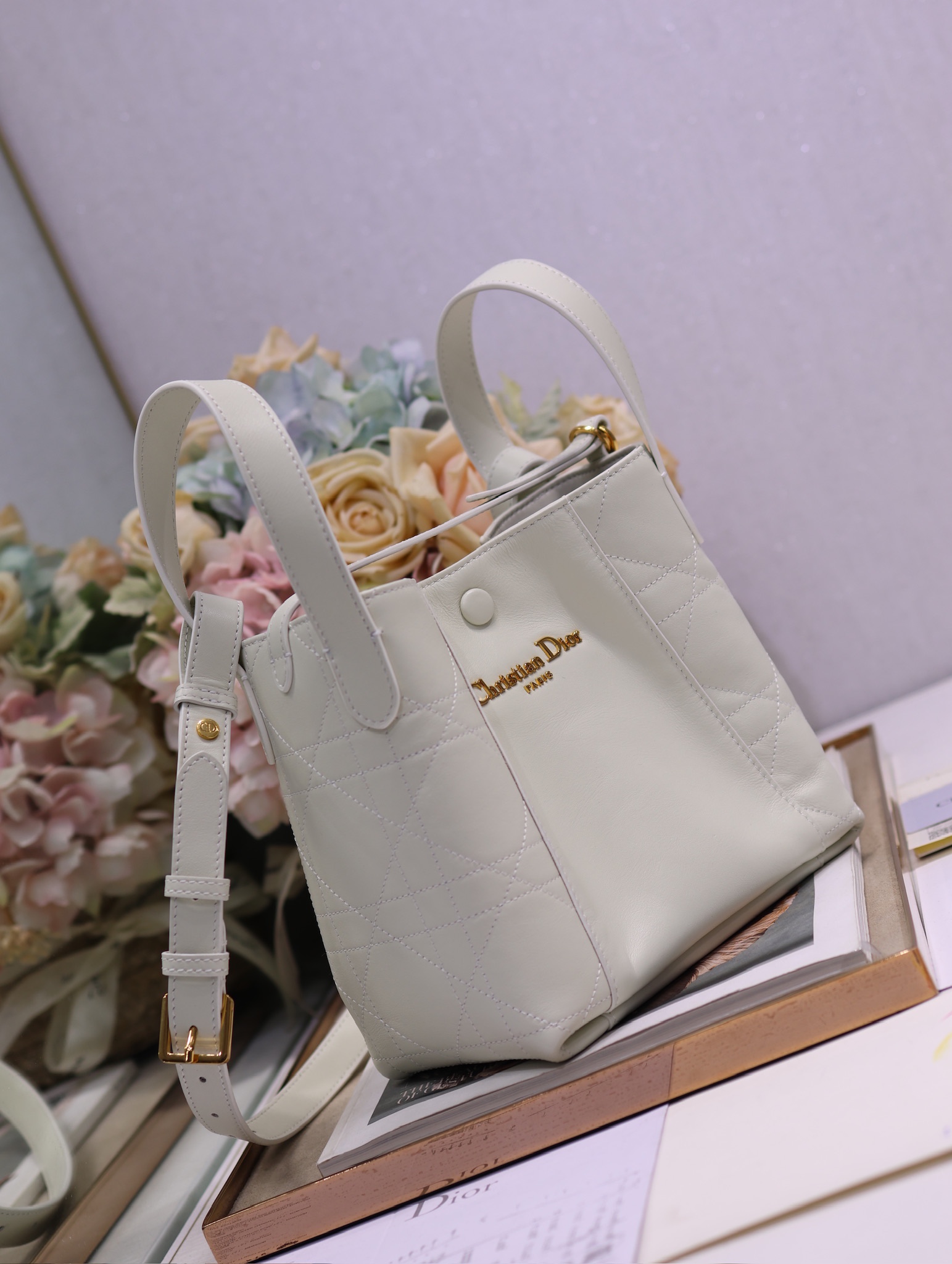 Christian Dior White Leather Small Signature Bucket Bag, 21 x 19 x 11 cm 2 i1744790756 5928 1