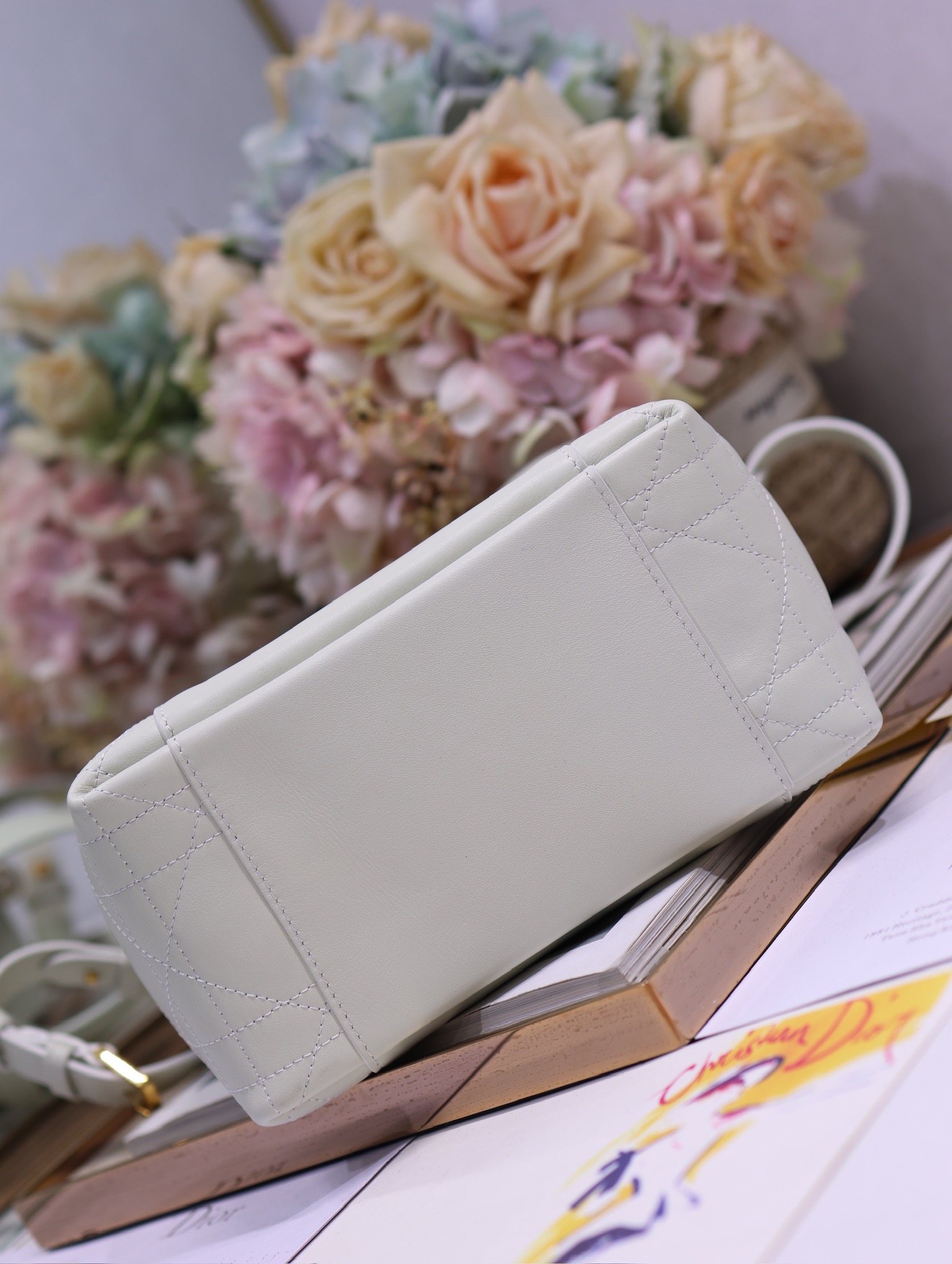 Christian Dior White Leather Small Signature Bucket Bag, 21 x 19 x 11 cm 6 i1744790756 8433 6