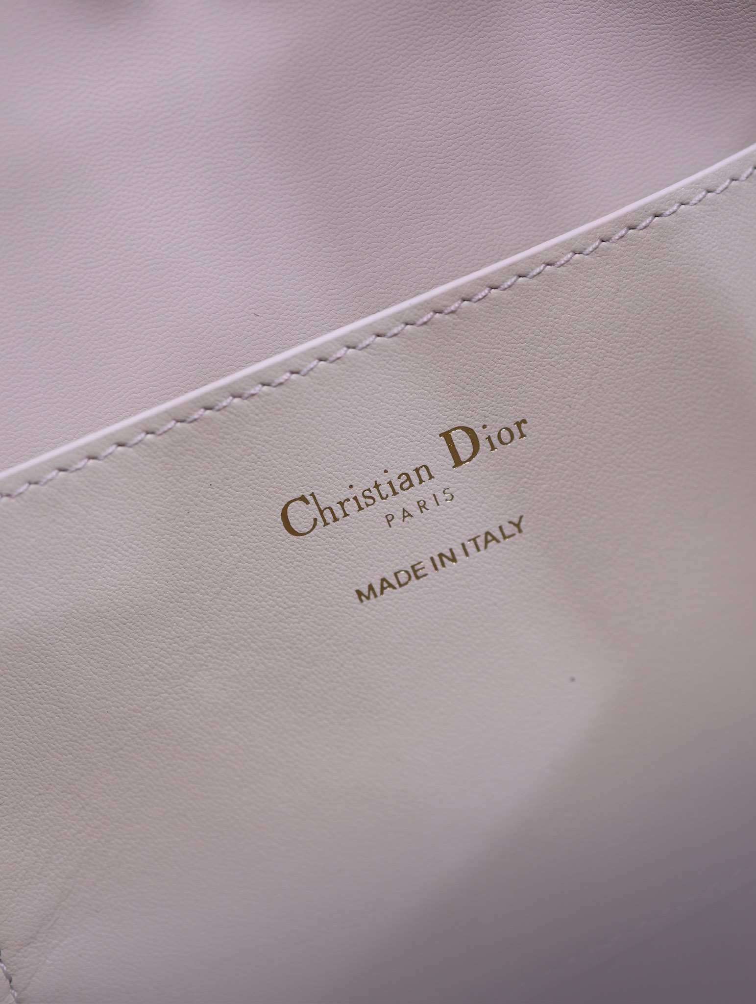 Christian Dior White Leather Small Signature Bucket Bag, 21 x 19 x 11 cm 8 i1744790756 9717 8