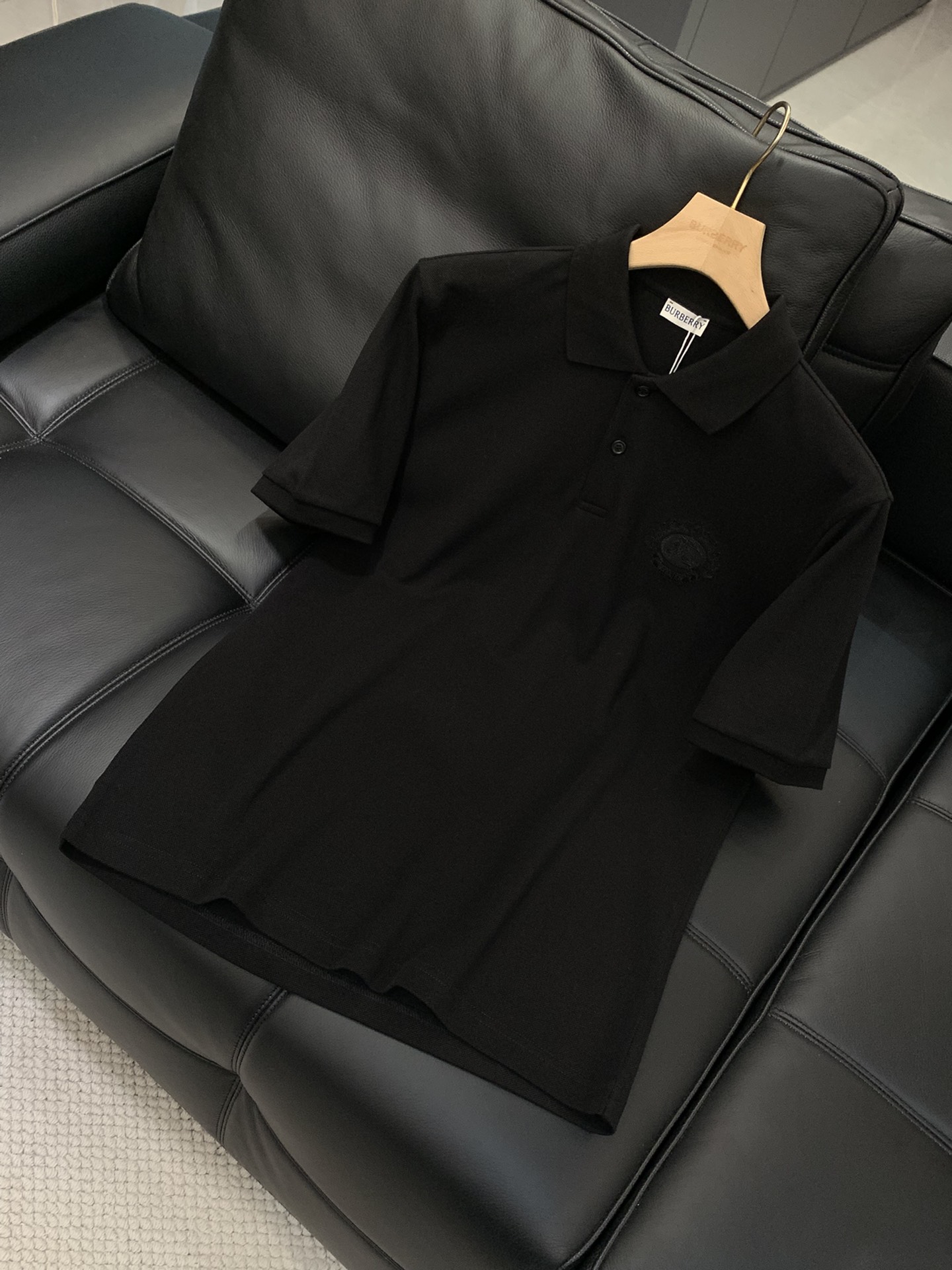 ，Burberry 巴宝莉，2025夏季最新品，专柜同步有售，原单狠货，时尚休闲翻领短袖T恤，进口原版面