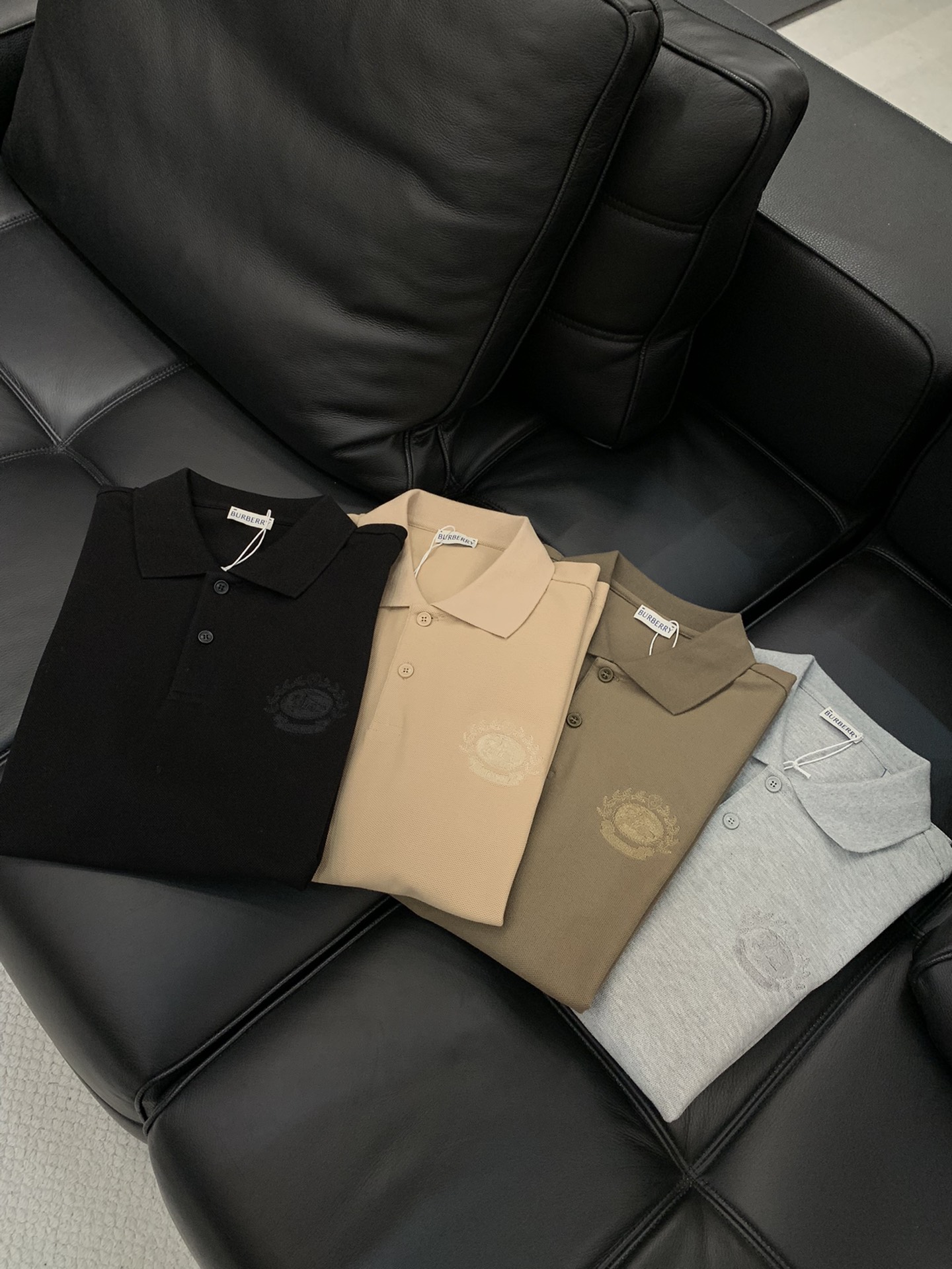 ，Burberry 巴宝莉，2025夏季最新品，专柜同步有售，原单狠货，时尚休闲翻领短袖T恤，进口原版面