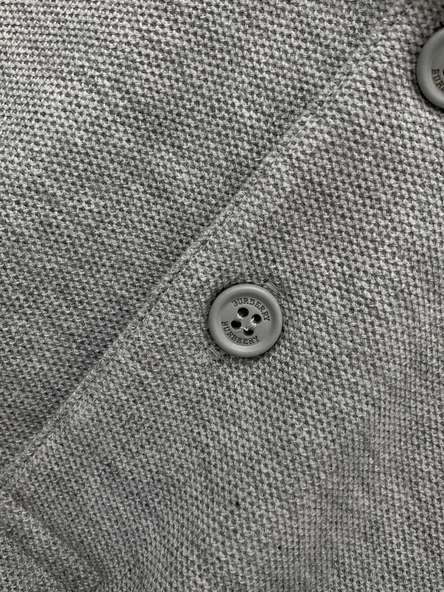 ，Burberry 巴宝莉，2025夏季最新品，专柜同步有售，原单狠货，时尚休闲翻领短袖T恤，进口原版面