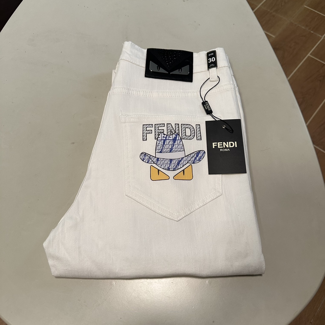 NO:145687,FD Fendi exclusively for new jeans, high-end version!  Customized fabrics for counters are breathable and comfortable, with impeccable details, and the brand element design concept reflects high quality. The feel is delicate and soft!  It is casually cut, with a great upper body style!  Number of codes 29-38, fendi, jeans, alexander wang19860909FD 芬迪 独家专供新款 牛仔裤,高端版本！专柜定制面料 透气舒适度高,细节无可挑剔,品牌元素设计理念,体现高品质.手感细腻柔软！呈现休闲裁剪,上身版型超赞！ 码数29-38,,fendi,jeans,alexander wang,Men's clothing