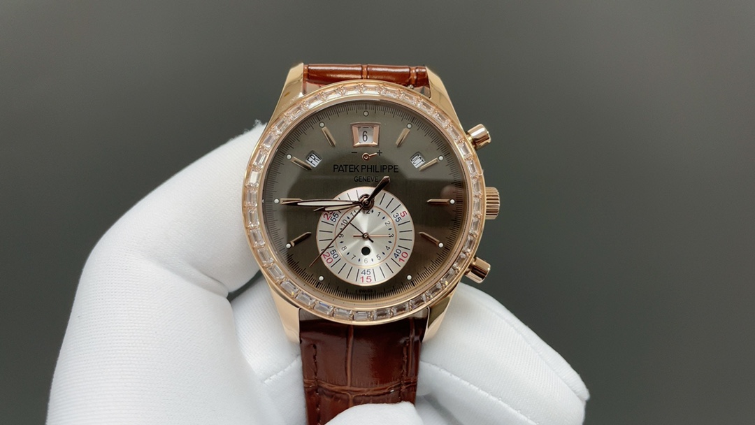 NO:392930,TWFactory wall crack recommendation, a heavy money to create a classic timepiece] - Patek Philippe complex function series 5961P-001 has made its debut, and the first Nautilus complex watch launched so far creates a casual sports watch with super complex technology. 1 The small body panel has the following functions: 12 o'clock calendar function 10 o'clock week function 2 o'clock week function 6 o'clock 24 hours. All functions can be used normally. 2 movement uses a replica Cal. Automatic winding movement, which perfectly interprets the functions while realizing the appearance. 3 The modification master independent watchmaker participates in the customization of the modified dial color, giving the unique watch an interesting soul!  Craftsmanship masterpieces welcome to taste them,19860909TWFactory墙裂推荐 重金打造经典时计】——百达.翡丽复杂功能系列5961P-001重磅登场,迄今推出的首款Nautilus复杂腕表,以超复杂的工艺技术打造休闲运动腕表. 1小身板大能量尽揽以下功能∶12点位日历功能 10点位星期功能 2点位星期功能 6点位24小时.所有功能都可正常使用. 2机芯采用复刻版Cal.自动上链机芯,在实现外观的逼真前提下,功能一并完美诠释. 3改装大师独立制表人,倾情参与定制改装表盘颜色,给予独一无二的腕表增添有趣的灵魂！ 匠心力作 欢迎各位表友品鉴,,Watch