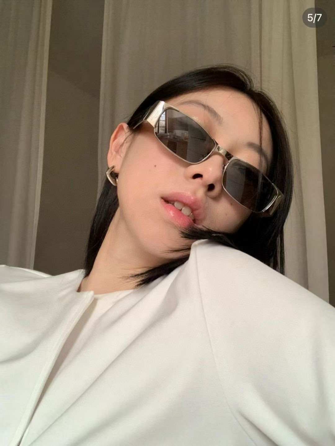  ‼️ 模特图 SAINY LAUREN*YSL秀场同步 科技感十足墨镜🕶液态金属喷砂镜框搭配反光镜片，