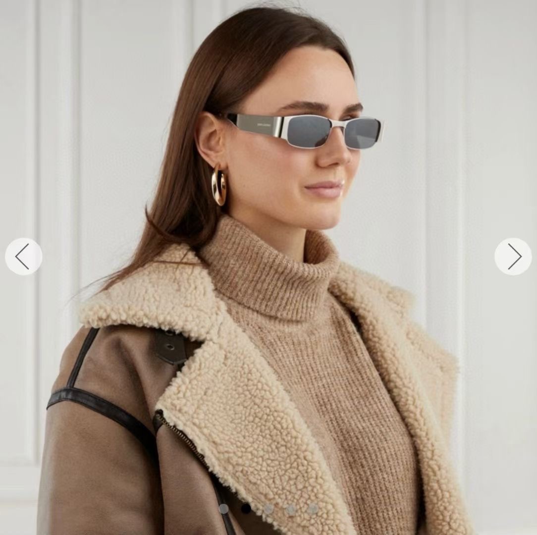  ‼️ 模特图 SAINY LAUREN*YSL秀场同步 科技感十足墨镜🕶液态金属喷砂镜框搭配反光镜片，